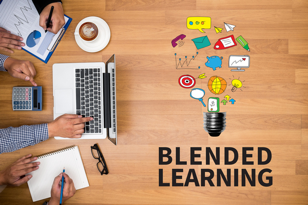 Corsi sicurezza lavoro Blended 2025, erogati in parte in modalità e-learning o videoconferenza (online) e la parte conclusiva in presenza/aula sincroni. Sono frequentabili dalla propria postazione aziendale per la parte online e nelle sedi di Firenze, Arezzo, Pisa o potranno essere organizzati in tutta la Toscana: Prato, Pistoia, Lucca, Livorno, Siena, Grosseto, Massa, Carrara